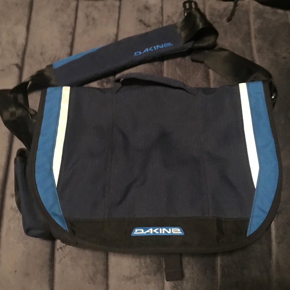 Dakine messenger bag